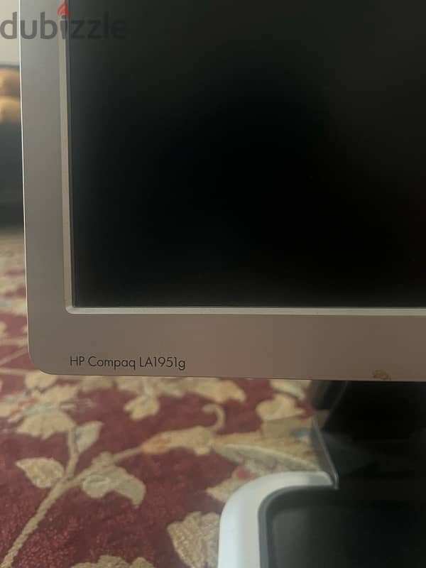 شاشه hp compaq LA1951g 2