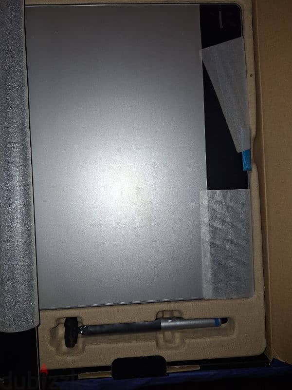 Wacom Intuos Creative Pen & Touch Tablet M 1