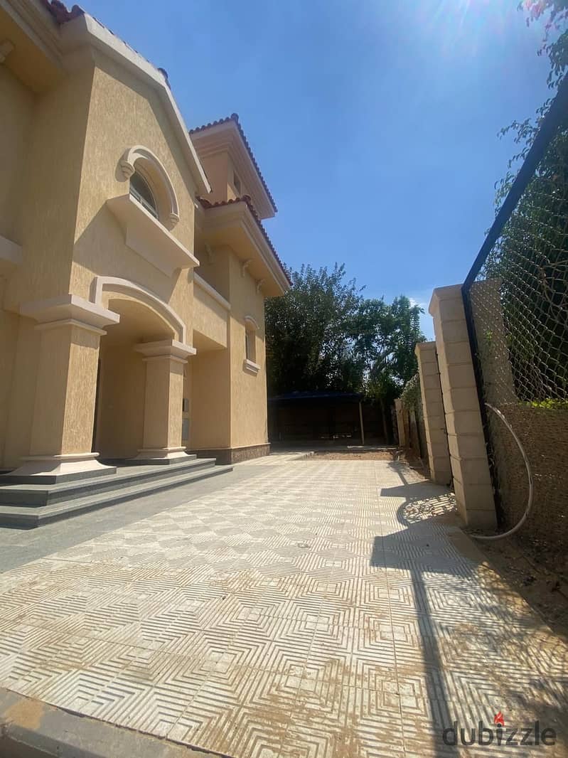 For rent in Madinaty, villa, madinaty villa Color stand separately 4 rooms, company finishing View Wide Garden Ground floor, first floor, roof, and a 1