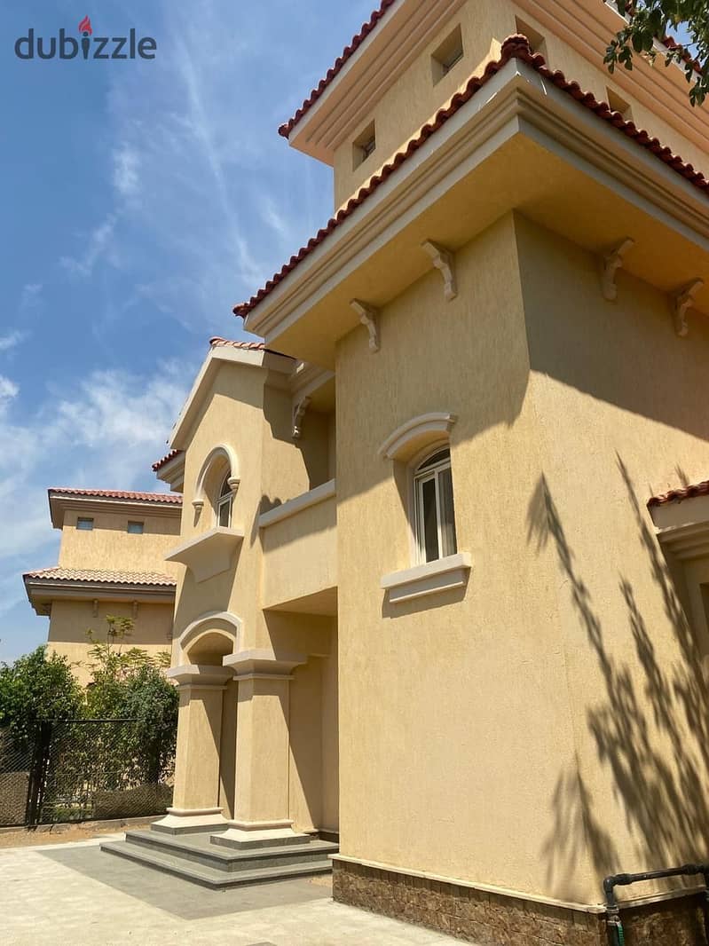 For rent in Madinaty, villa, madinaty villa Color stand separately 4 rooms, company finishing View Wide Garden Ground floor, first floor, roof, and a 4