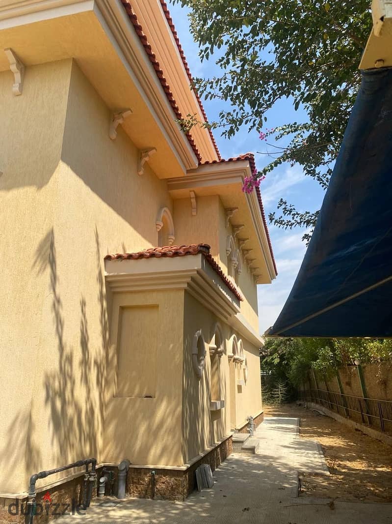 For rent in Madinaty, villa, madinaty villa Color stand separately 4 rooms, company finishing View Wide Garden Ground floor, first floor, roof, and a 5