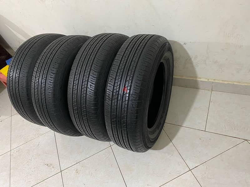 طقم ٤ فرد دانلوب ياباني 215/70 R16 2