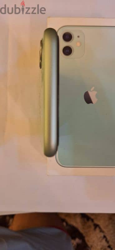 I phone 11 128GB Green. 5