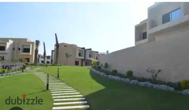 Apartment with a garden, the size of a villa, ready for viewing and immediate delivery in Sheikh Zayed, next to Palm Parks, installments 5