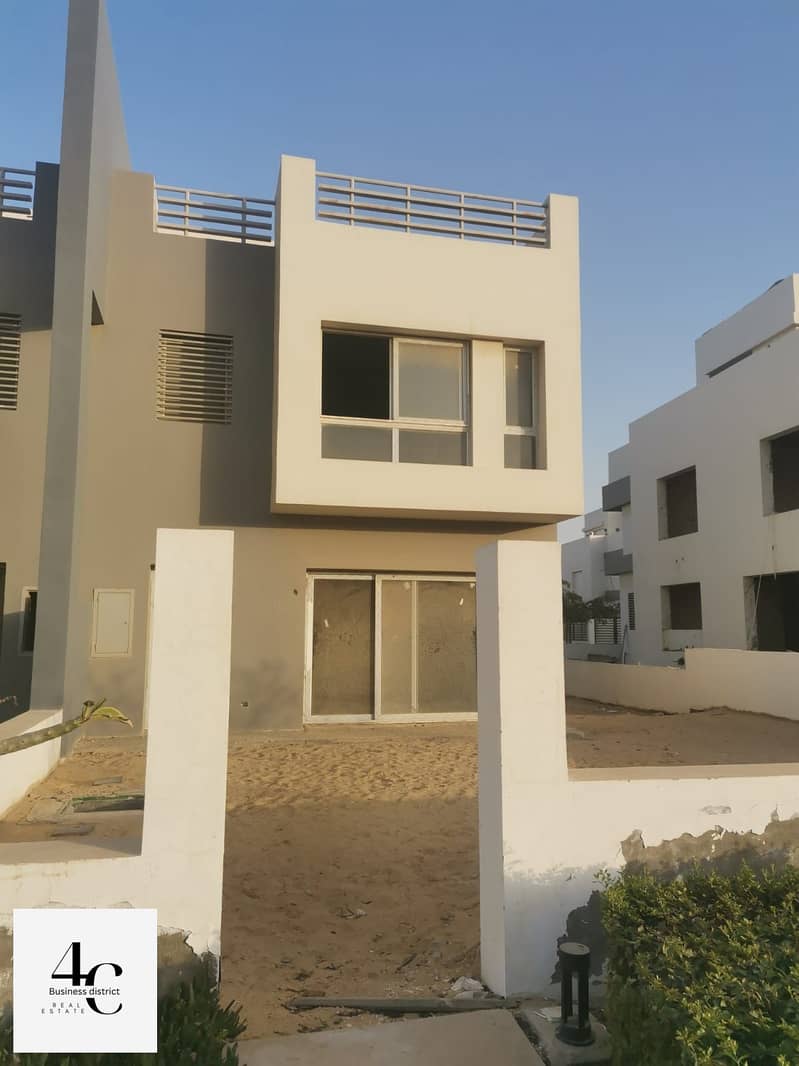 Modern Town house for sale 250m 4 bedrooms at the lowest price in the market in Hyde Park Fifth Settlement 1