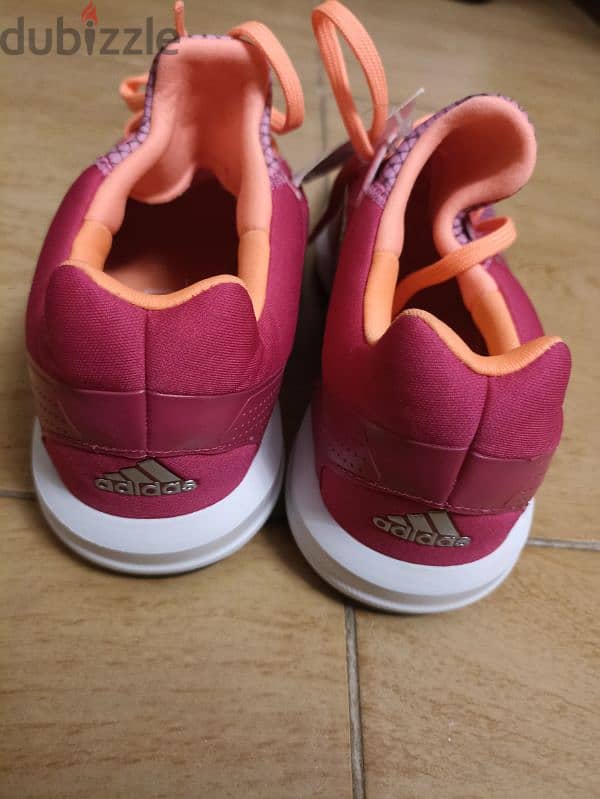 adidas women shoes new never used size US 7, Europe 40 3