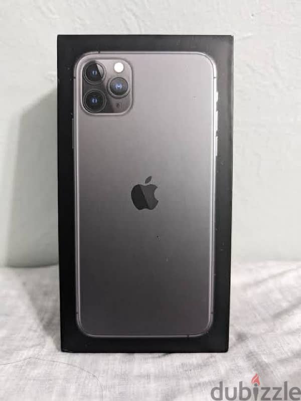 iphone 11 pro as new with box and earpopds 1