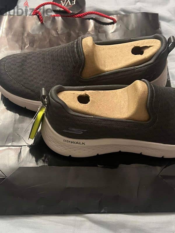 SKECHERS 1