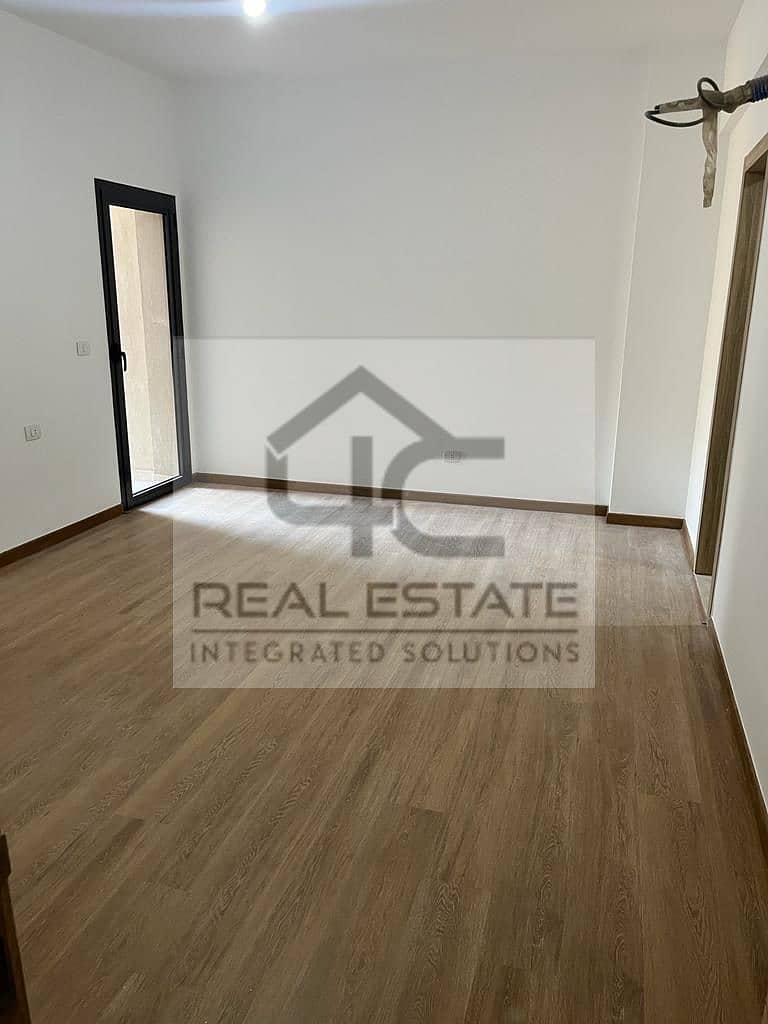 Fully finished apartment 182 for sale in Fifth square, delivery 2025 and completion in installments over 7 years - price includes maintenance and park 6