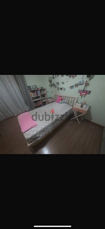 Teenage full bedroom with a pallet of green pink orange and blue 1