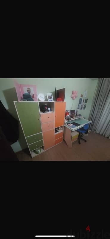 Teenage full bedroom with a pallet of green pink orange and blue 2