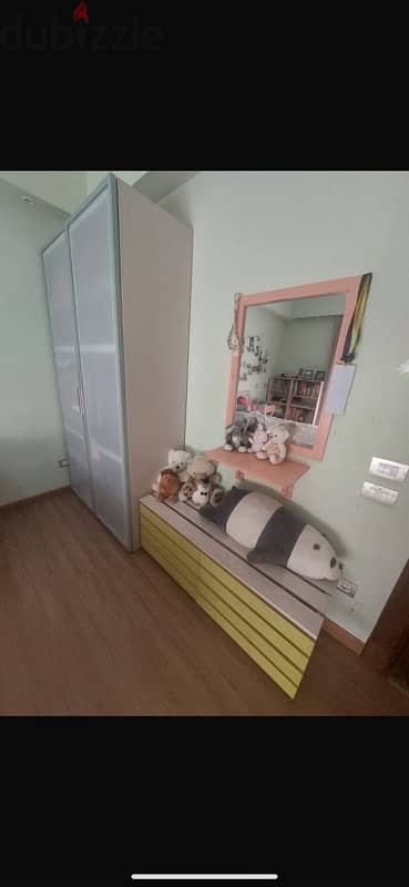 Teenage full bedroom with a pallet of green pink orange and blue 8