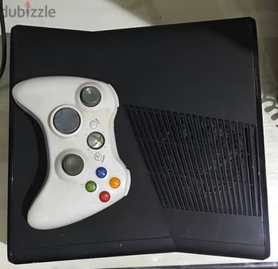 Xbox 360 Slim in Perfect Condition with 11 games