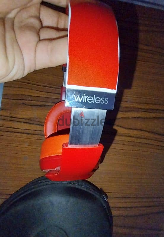 سماعة Beats Studio 3 wireless بحالة ممتازة ، وجودة صوت ممتازة من بيتس 4