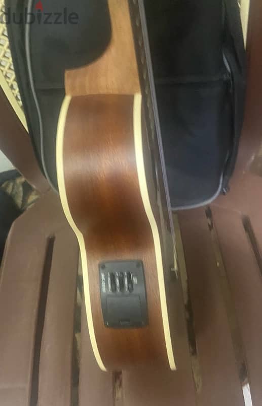 Chard plugged ukulele with case 2