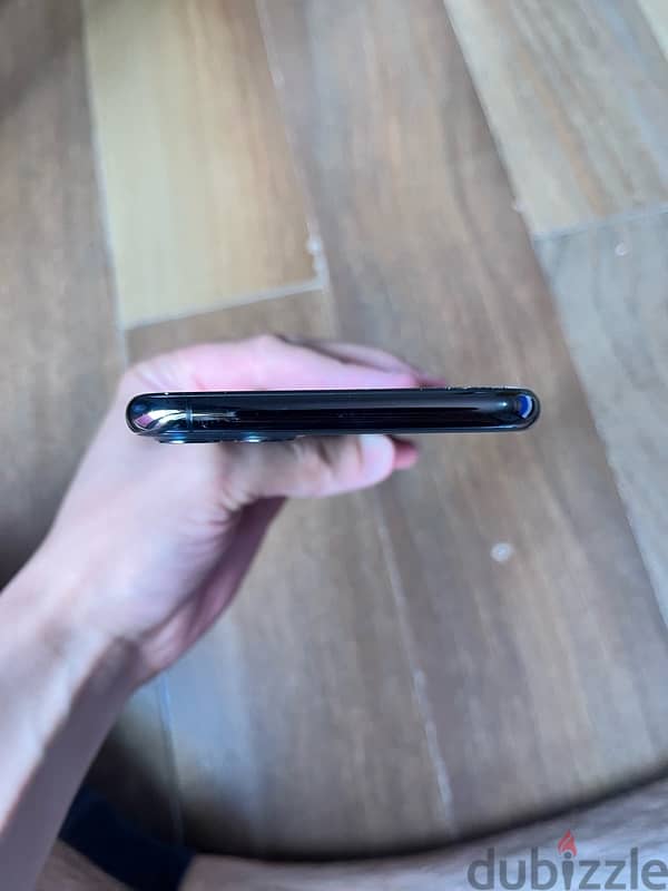 iPhone 11 pro max ايفون 3