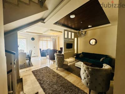 town house مفروشه بأثاث فاخر وجاهزة للسكن إيجار فيلينو Villino التجمع