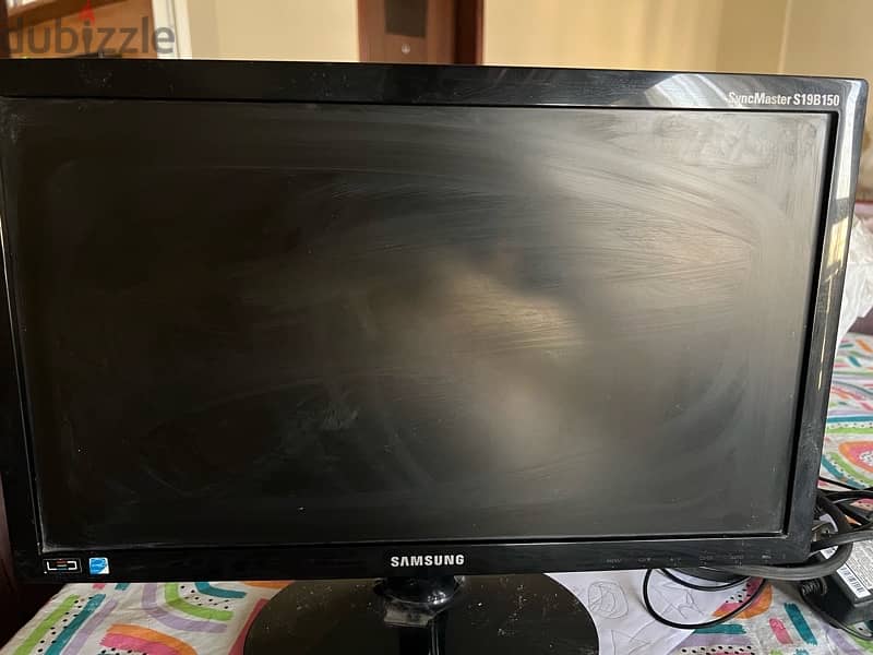 Samsung monitor for sale - used 2 times only with all required cables 2