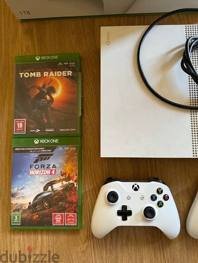 Xbox one S 1 TB with 2 controllers