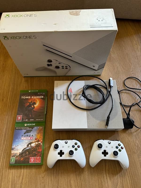 Xbox one S 1 TB with 2 controllers 1