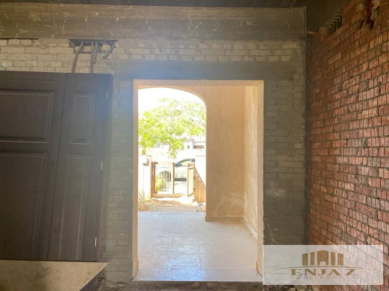 Villa in Madinaty E3 with 12-Year Installments, Wide Garden View, 300sq 8