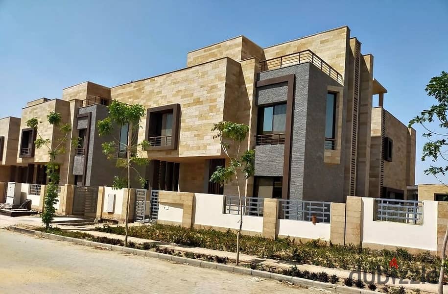 For sale townhouse 3BR fully serviced compound in front of Cairo Airport, in installments 5