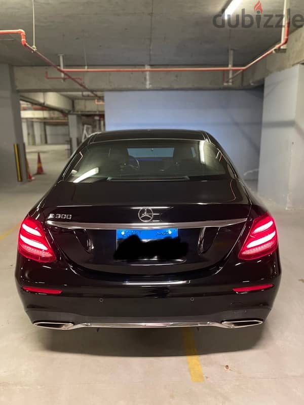 E300 Only 14,000 Km - عربيه من الوكيل - Mercedes-Benz - AMG 3