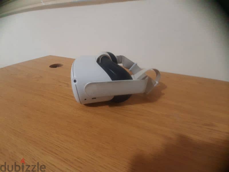 VR Quest 2 With Box No Cable 2