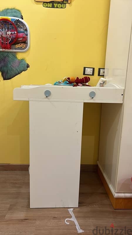 baby changing table with all accessories 1