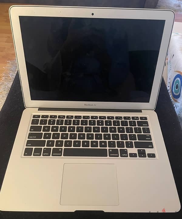 Apple Macbook air (2015) 13 in - Core i5 as new ابل ماك بوك 2