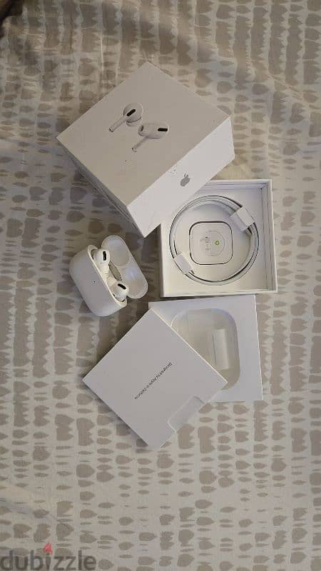 apple airpods gen1 & apple watch se gen1 44mm 1