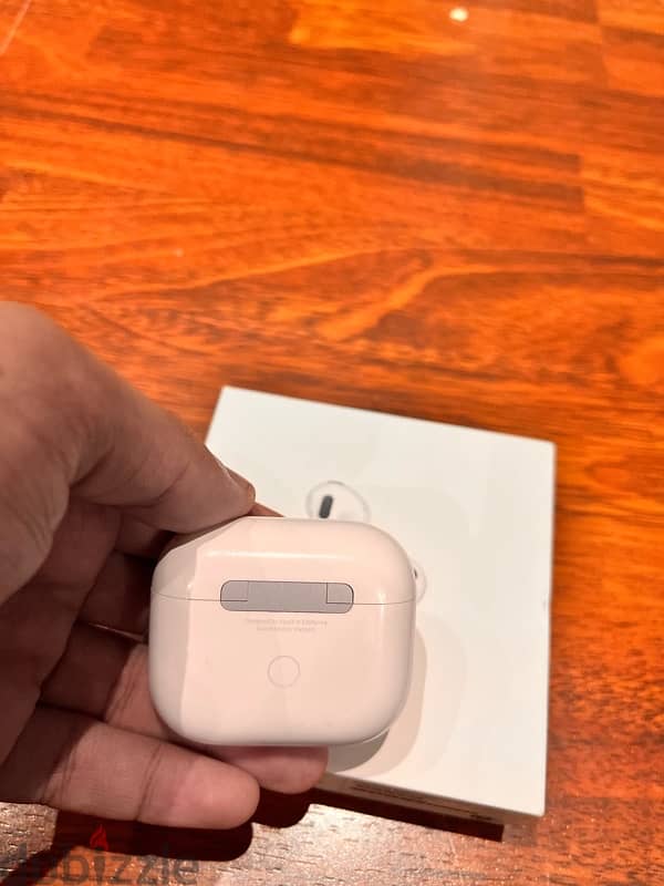 AirPods 3  ايربودز 4