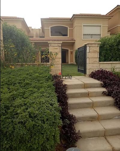 Corner villa in Fifth Settlement, next to AUC, at a special price, Open View