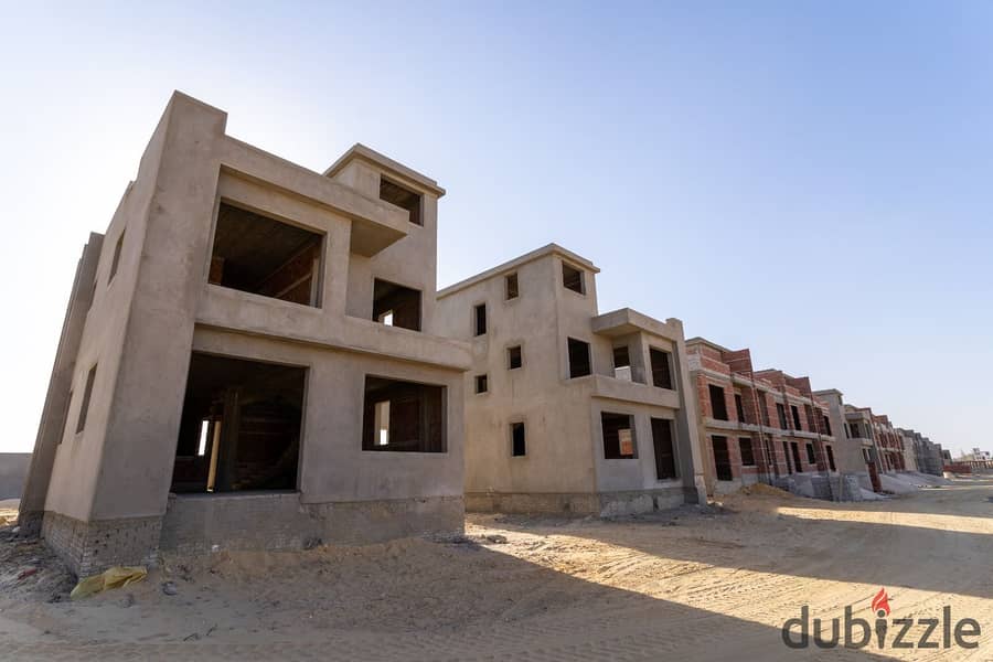 Townhouse Corner 265 sqm (immediate delivery) on Dahshur Link, steamship from the owner over 3 years 9