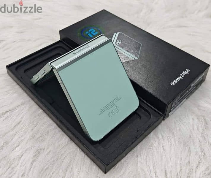 Samsung z flip 6 256/ 12 كالجديد تماما ضمان محلي 3