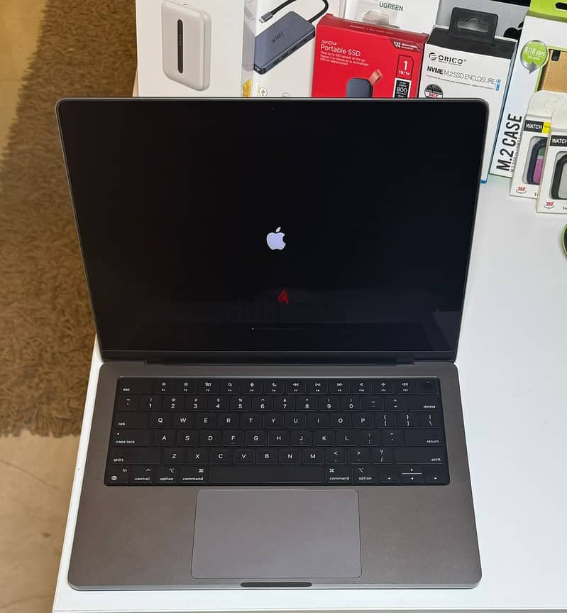 2021 MacBook Pro (14.2- inch, Apple M1 Pro chip with 8-core CPU 4