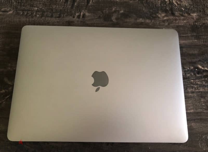 MacBook Pro 2016 Touch Bar With Apple Mouse 4