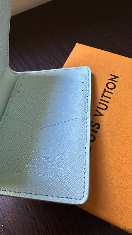 LV wallet 3