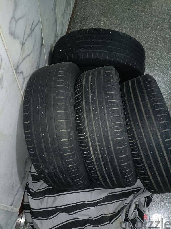 أربع فرد كاوتش Continental  215/60/R17 8