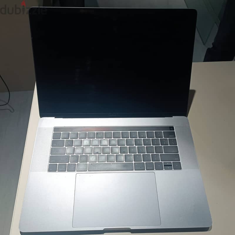 MacBook Pro (15-inch, 2017) 1