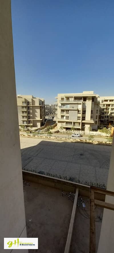 Luxury Apartment for Sale Ready to move with Prime location at Mountain view icity , New Cairo