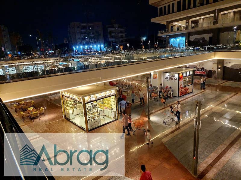 للايجار محل تجارى 30م بمساحه خارجيه WestGate Mall اكتوبر بجوار دولفين مول 1