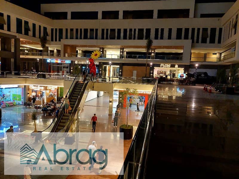 للايجار محل تجارى 30م بمساحه خارجيه WestGate Mall اكتوبر بجوار دولفين مول 3