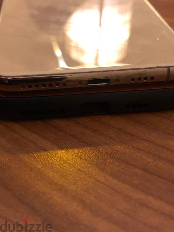 Apple iPhone XS Max 3