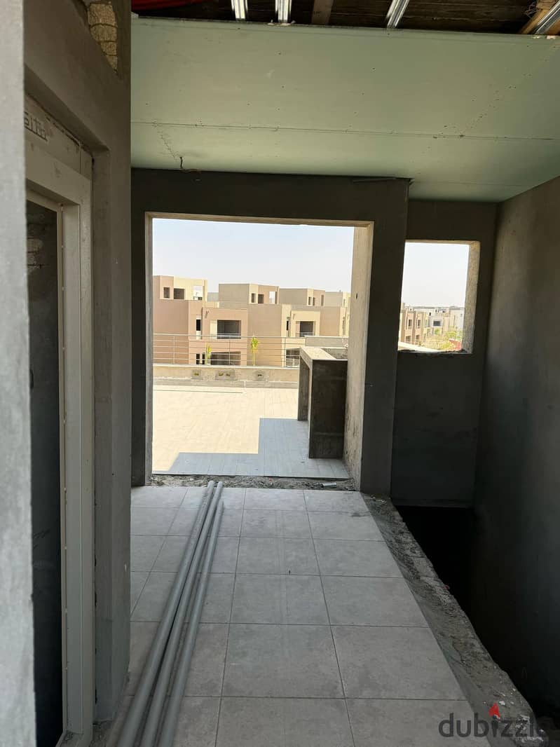 townhouse 335 meter for sale in the crown palm hills with a swimming pool 5