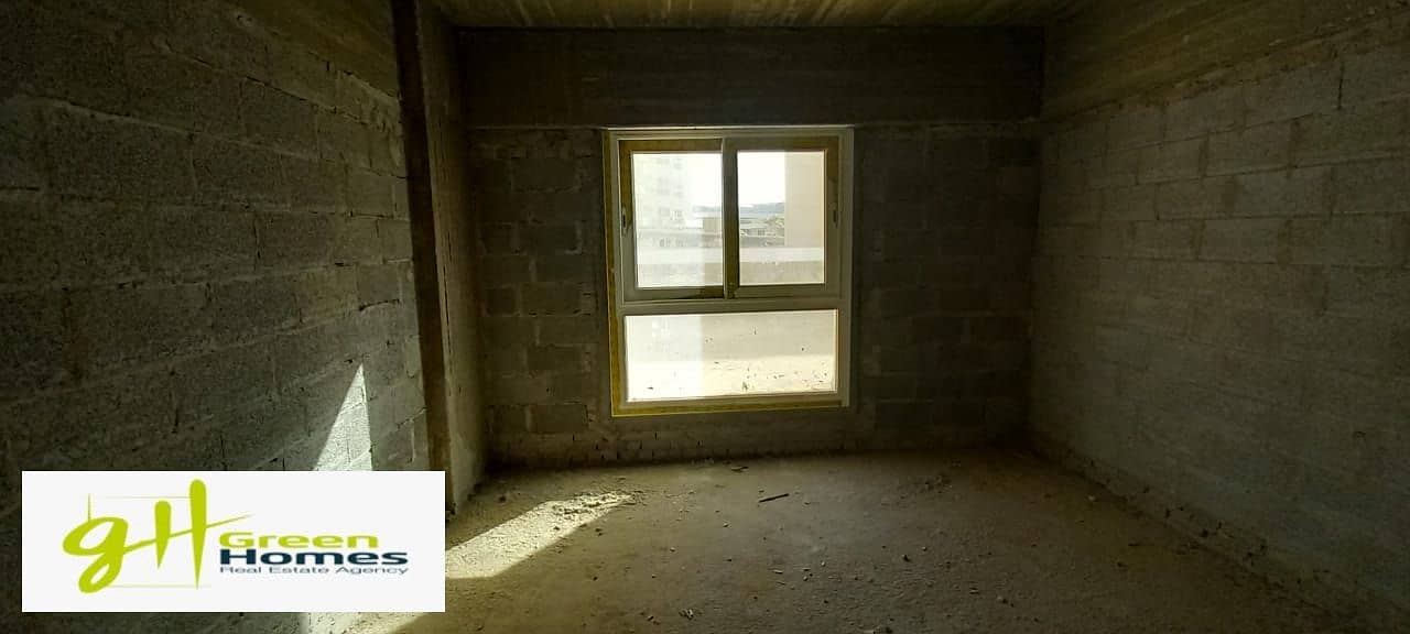 Apartment with garden  for Sale Ready to move with the lowest price  at Mountain view icity , New Cairo 5