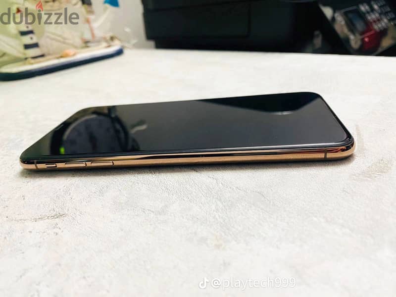 ‏iPhone XS Max 1