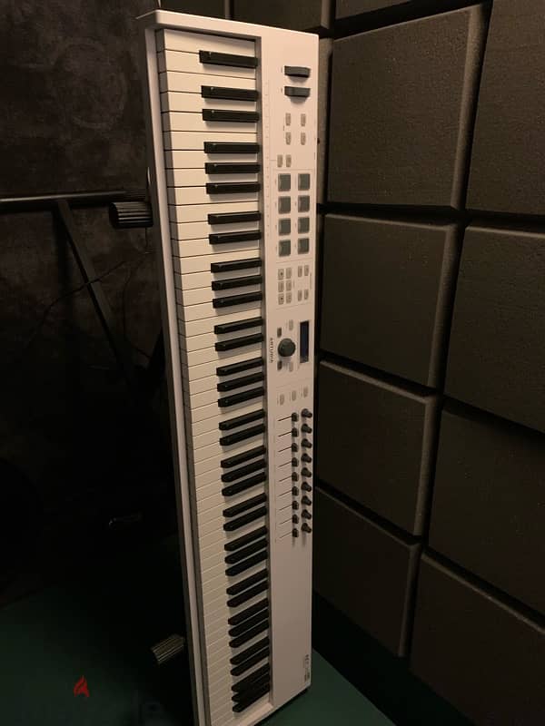 Arturia Keylab 61 (Digital Piano / Keyboard) 2