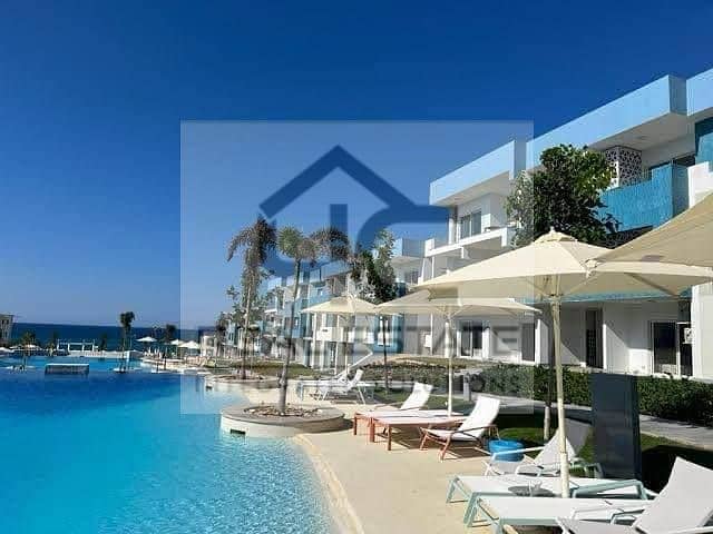 stand alone Fully finished with the old price for quick sale, delivery within months View on the largest Crystal Lagoon, steps away from the sea 4