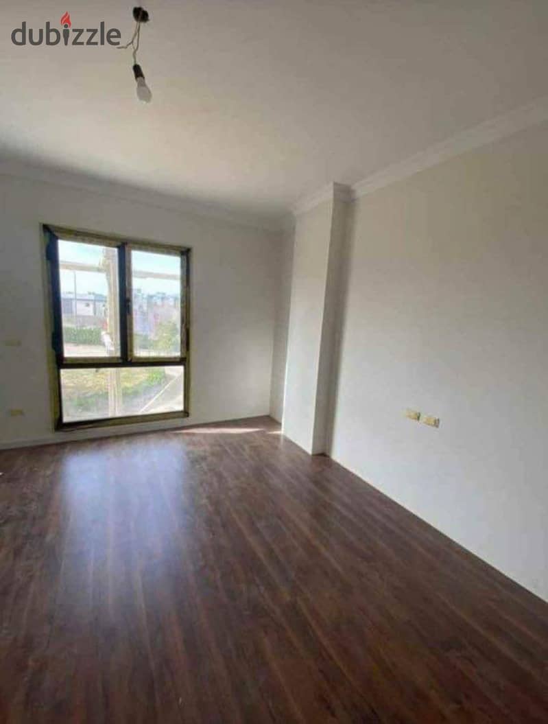 3-room finished apartment with air conditioning and kitchen for sale in front of City Center Almaza, Valore. 4